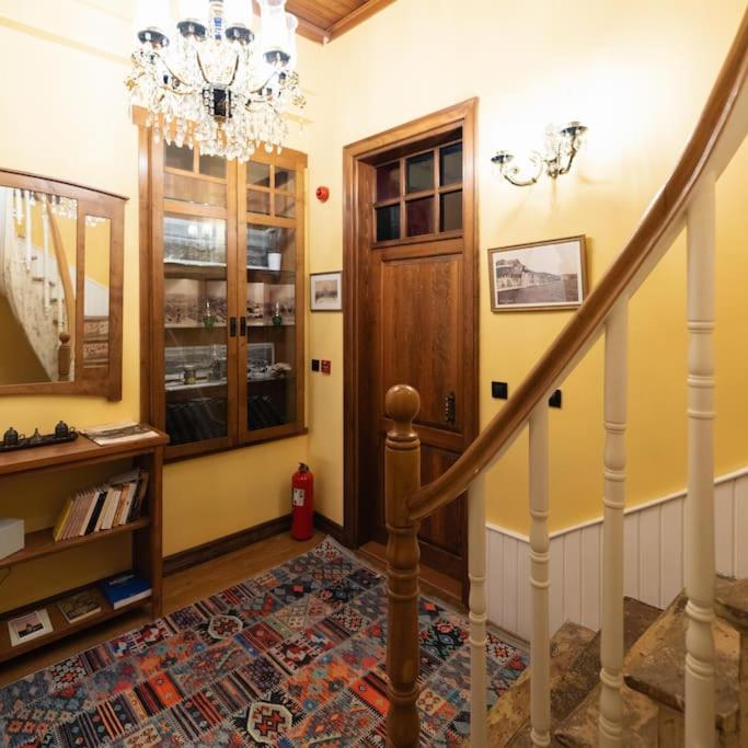 Beyoğlu'nun kalbinde yüksek tavanlı daire