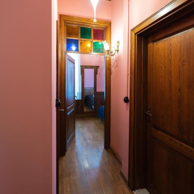 Beyoğlu'nun kalbinde yüksek tavanlı daire