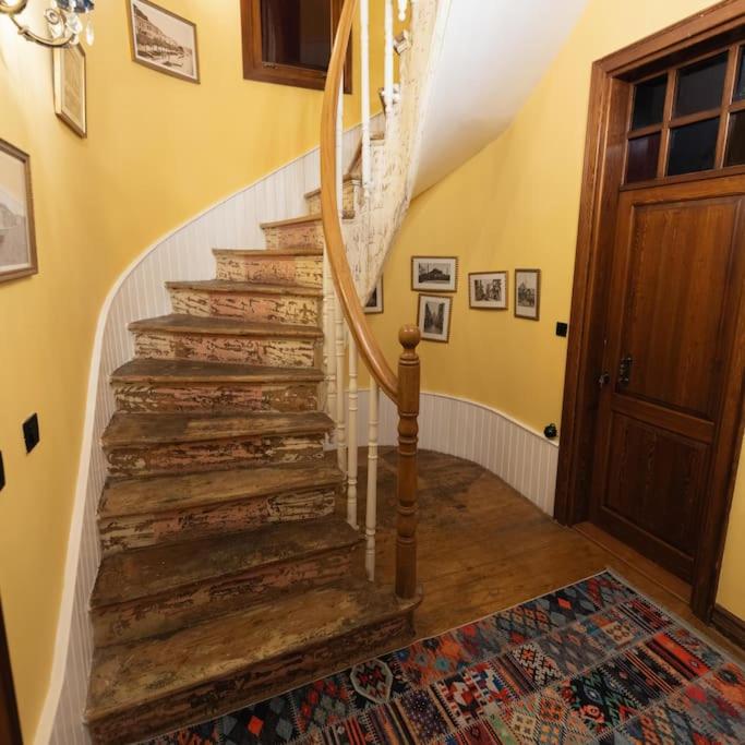 Beyoğlu'nun kalbinde yüksek tavanlı daire
