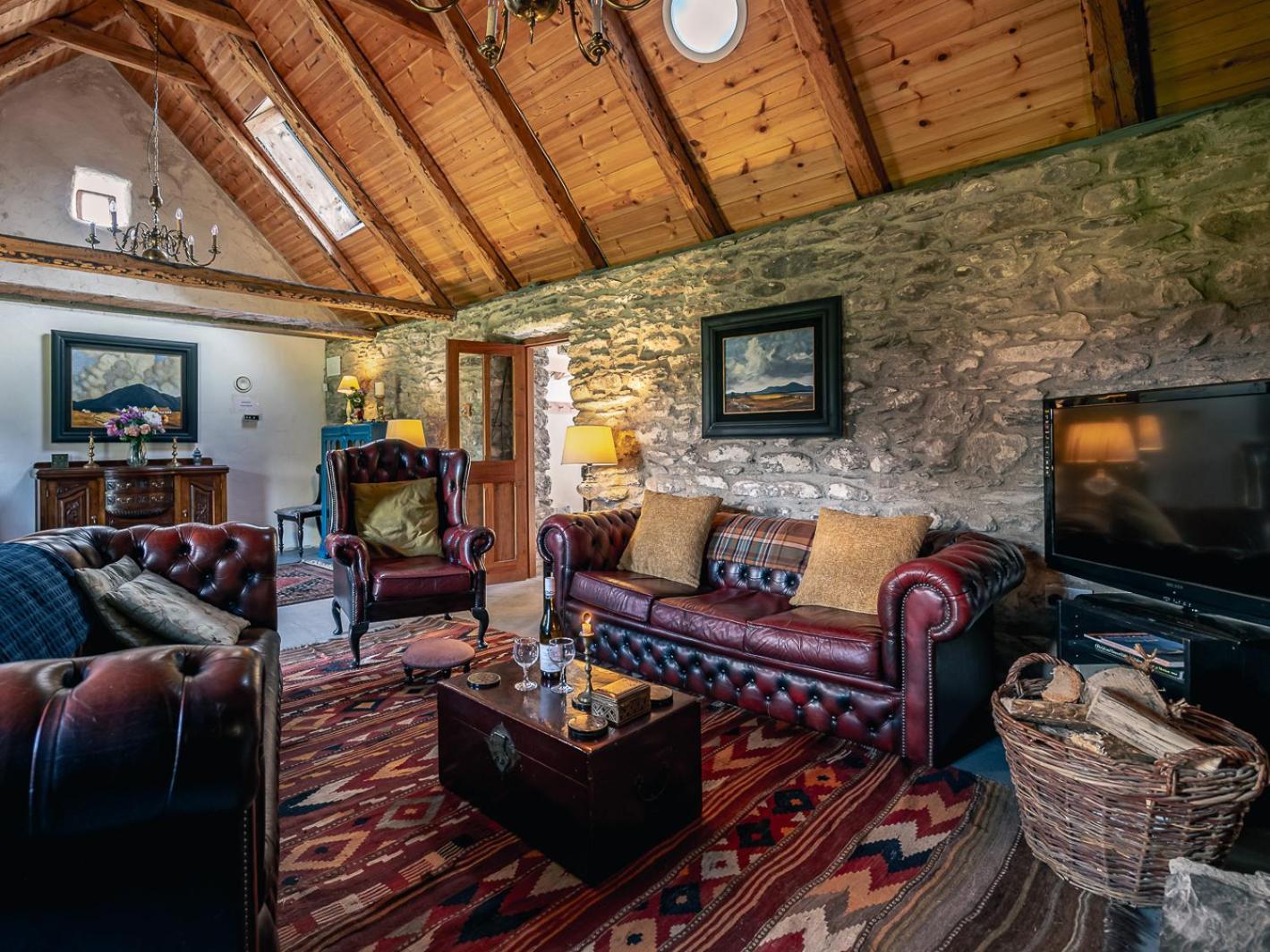 Traditional style thatched cottage in Kenmare