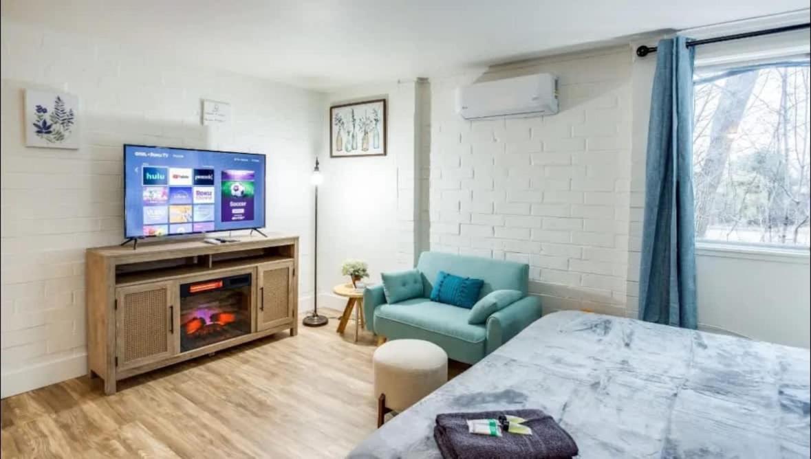 Newly Renovated Bright Studio