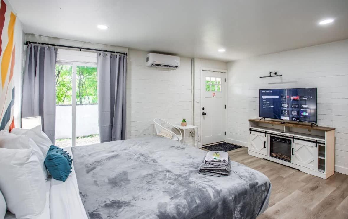 Newly Renovated Bright Studio