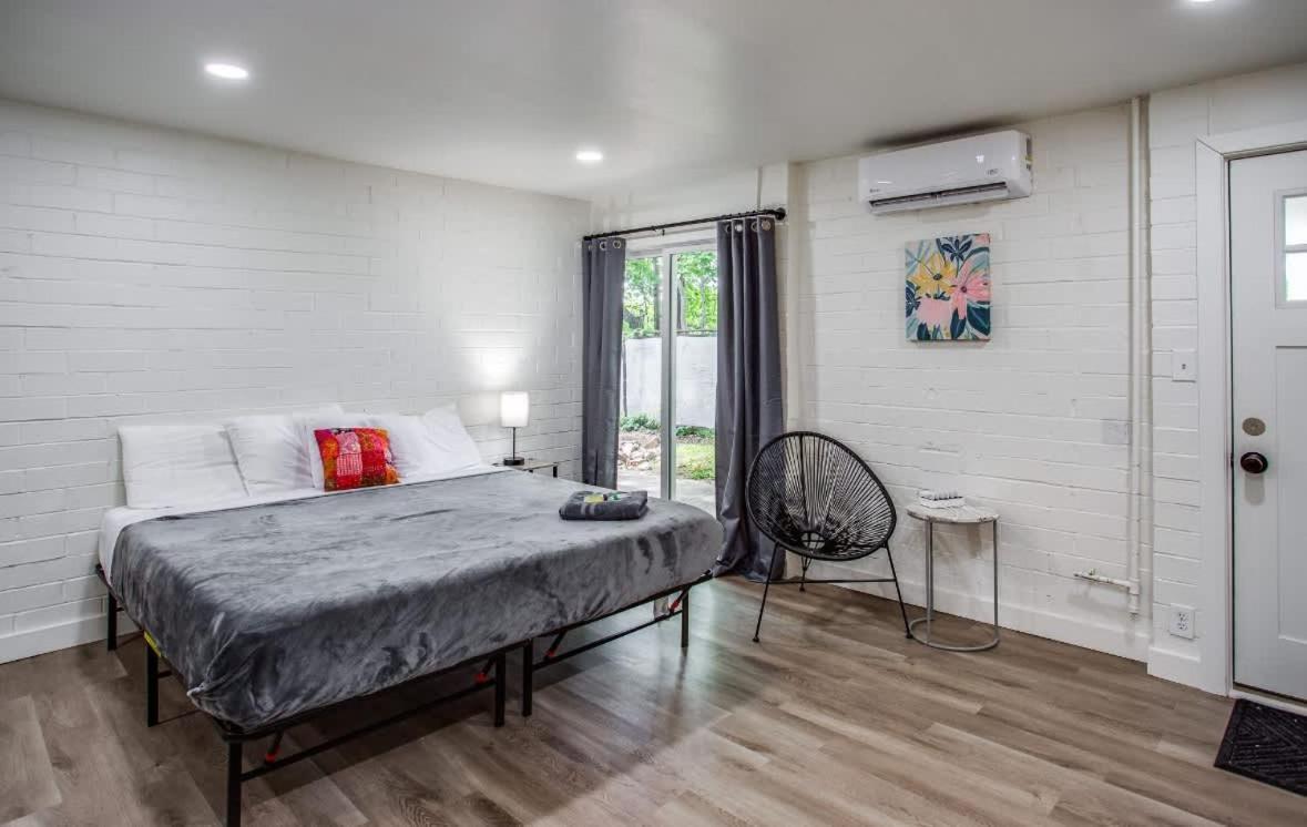 Newly Renovated Bright Studio