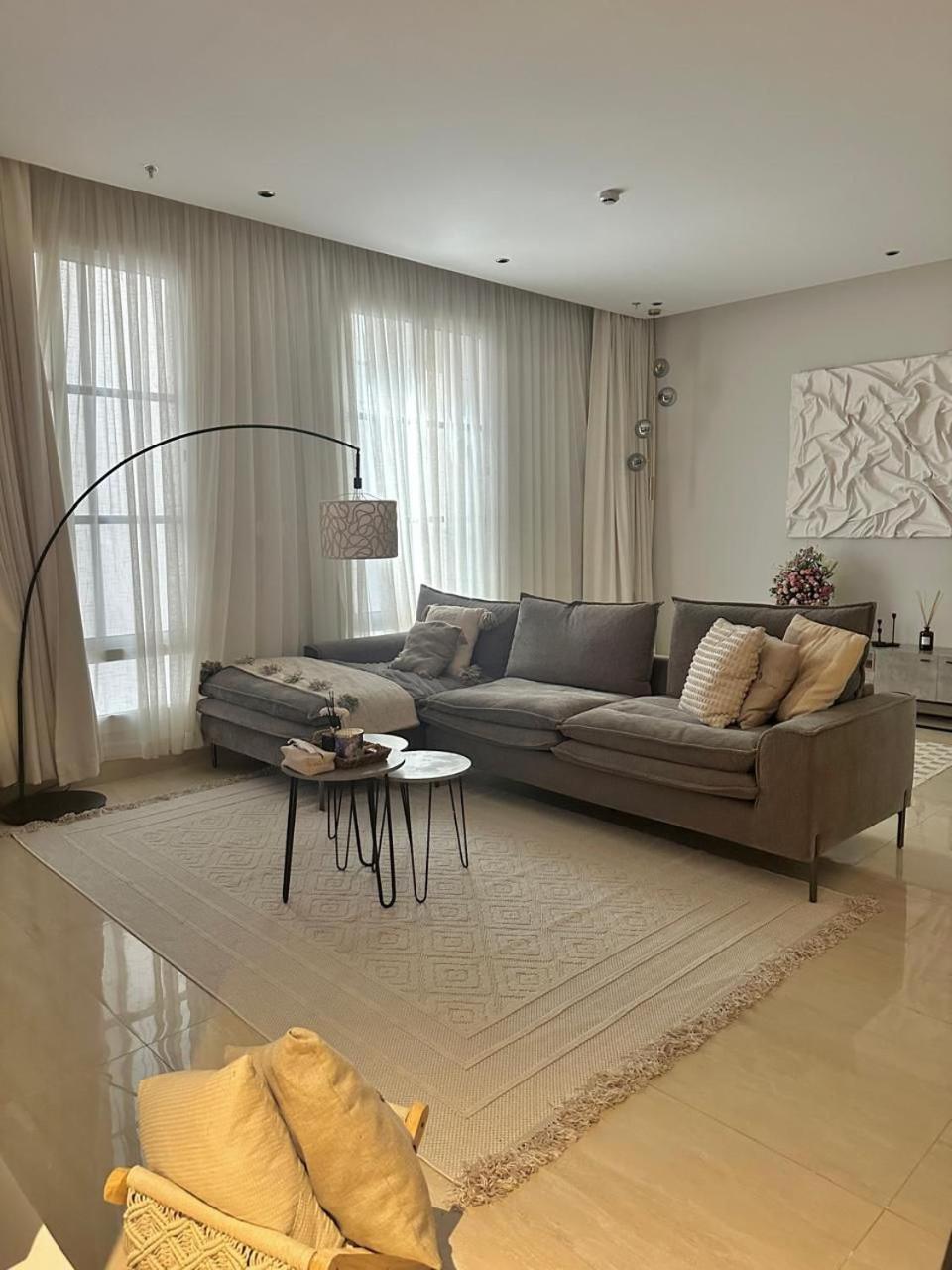 Condo in AlMalqa - Self check in