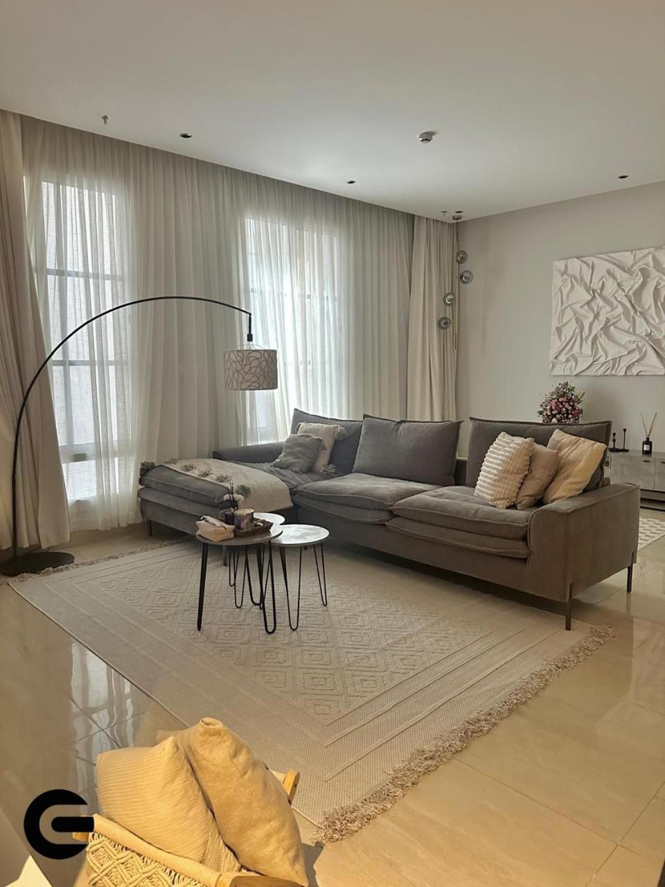 Condo in AlMalqa - Self check in