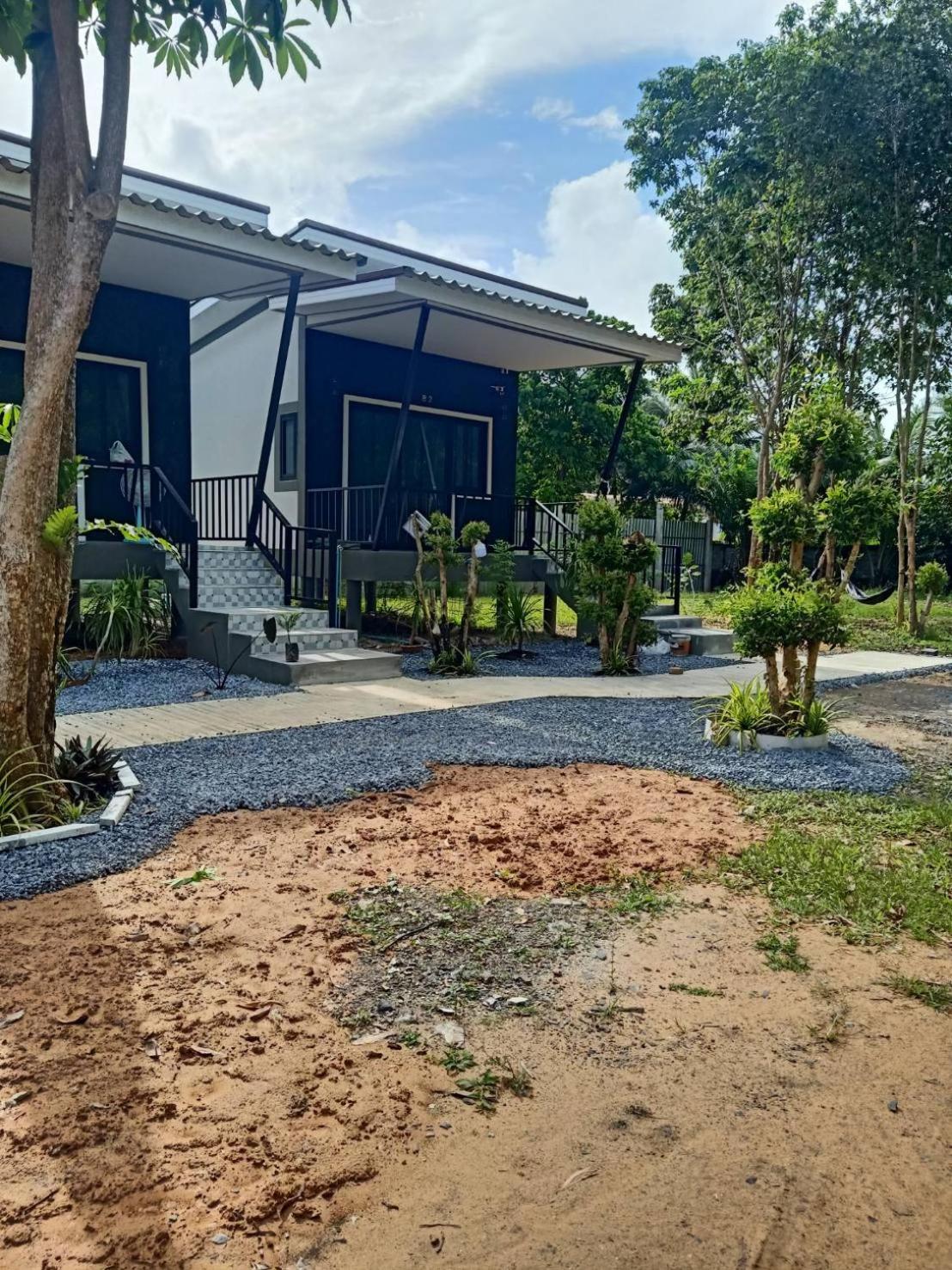 Lanta Buddy Resort , Long Beach