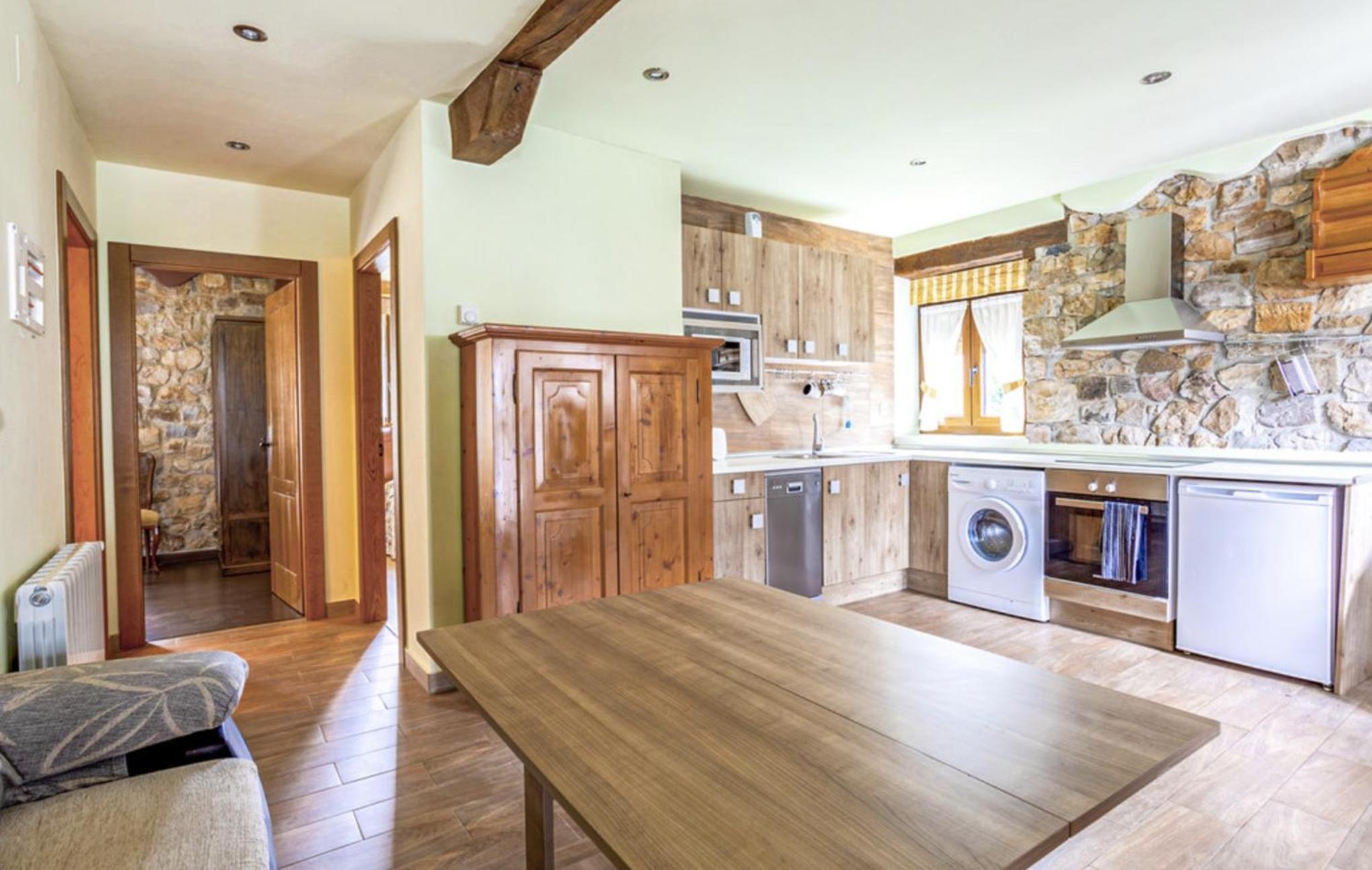 La Tienda de Abajo - Apartamentos acogedores con calefacción, parking y vistas al Valle de Soba view 5