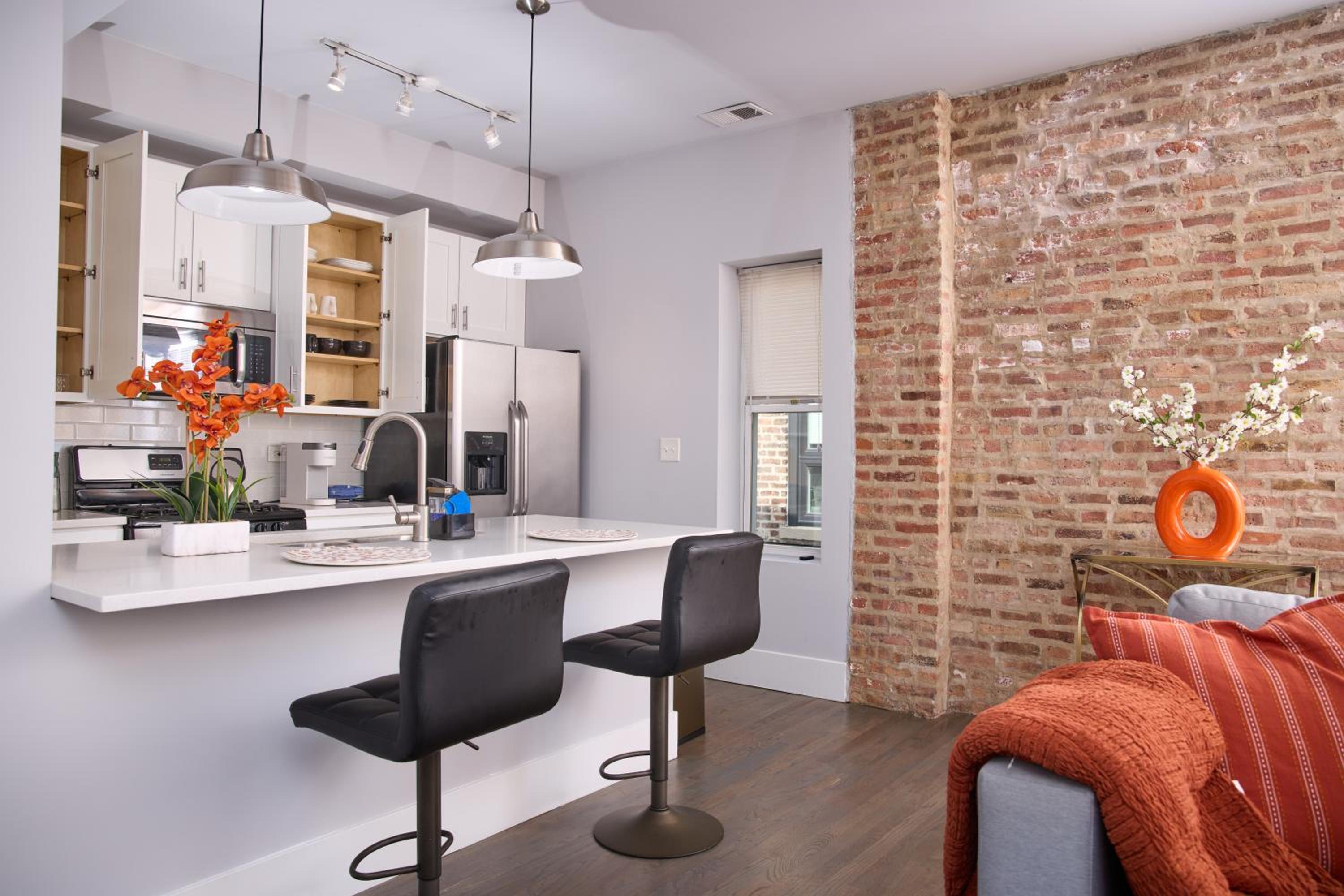 5mins from Downtown 2BD Fulton market, free onsite parking view 2