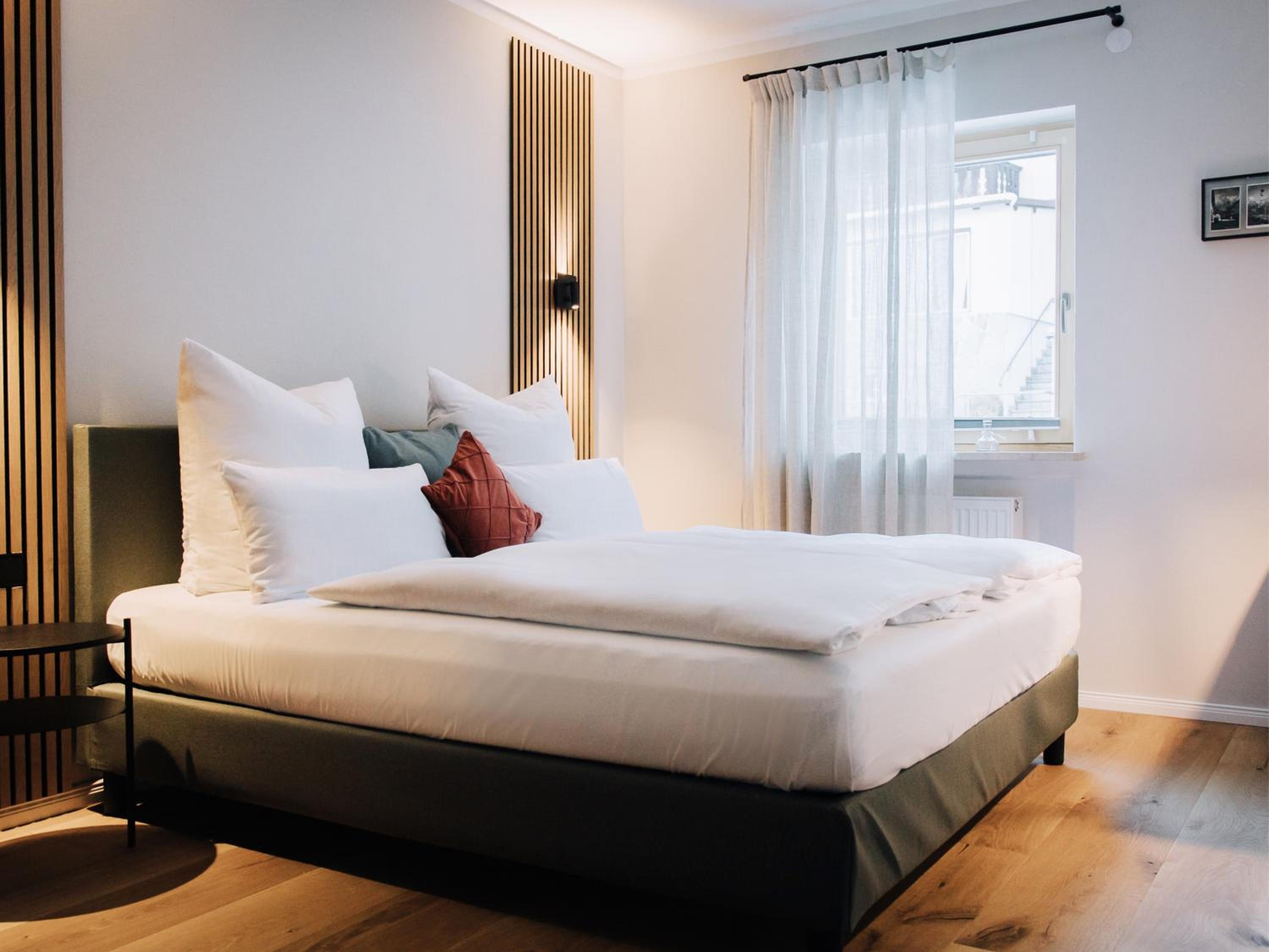 Die Karwendelsuite - 5 Sterne FeWo mit bestem Bergblick, zentrumsnah & ruhig gelegen, familienfreundlich