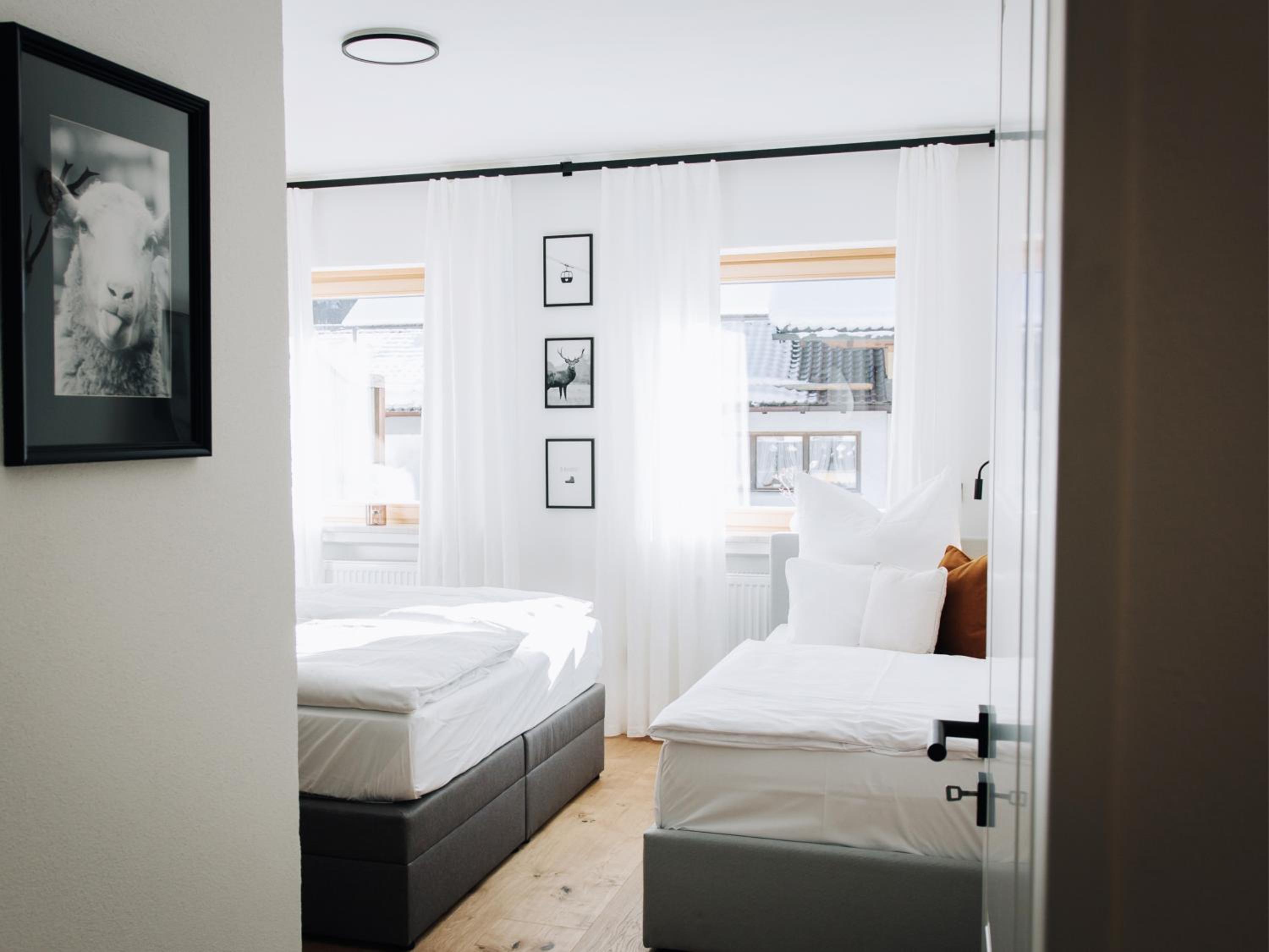 Die Karwendelsuite - 5 Sterne FeWo mit bestem Bergblick, zentrumsnah & ruhig gelegen, familienfreundlich