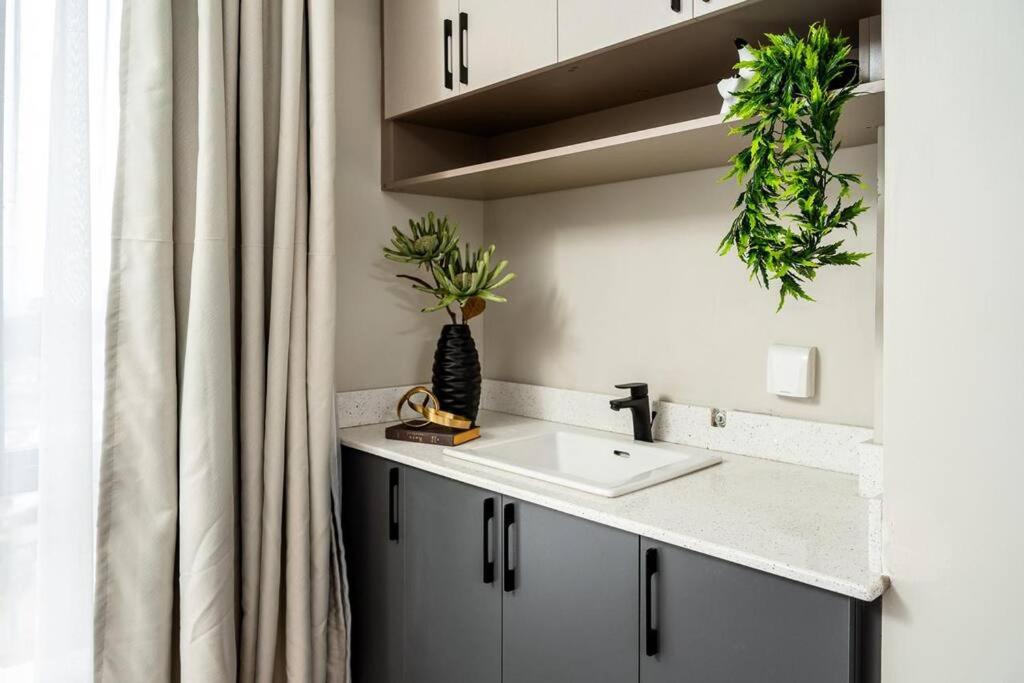 Luxury Cozy 5 Star Studio Apartment in Kilimani view 5