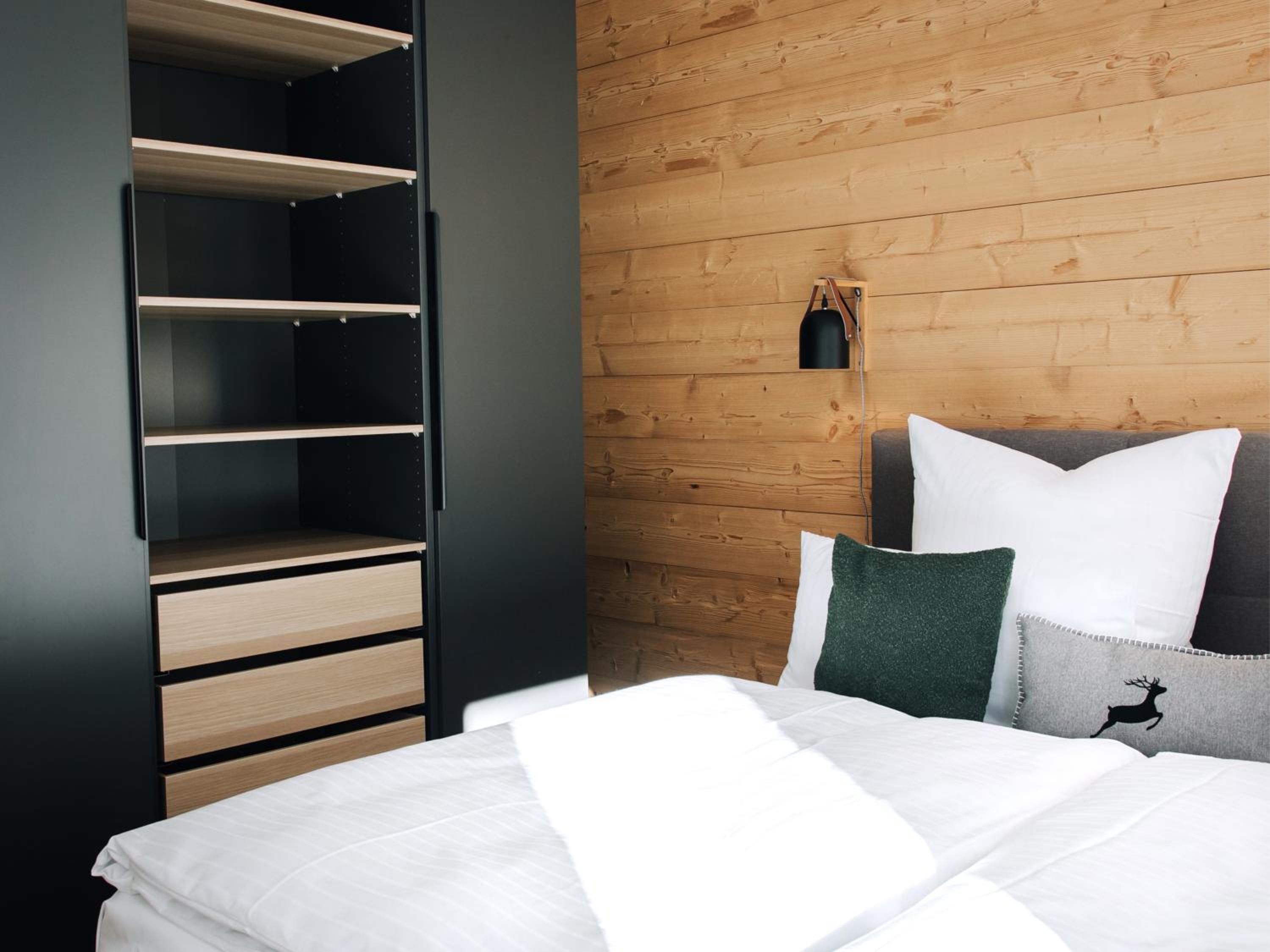 Die Karwendelsuite - 5 Sterne FeWo mit bestem Bergblick, zentrumsnah & ruhig gelegen, familienfreundlich
