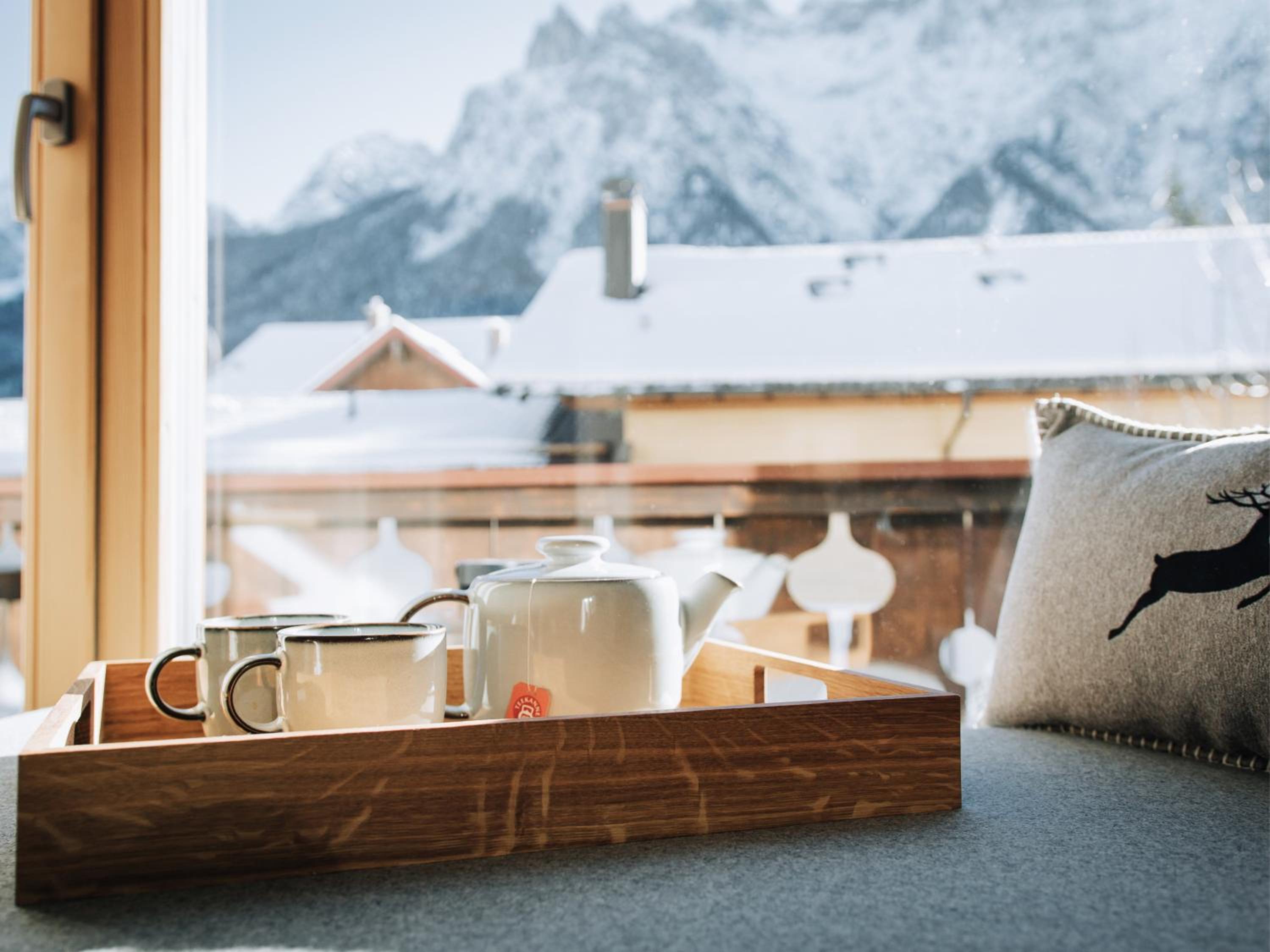 Die Karwendelsuite - 5 Sterne FeWo mit bestem Bergblick, zentrumsnah & ruhig gelegen, familienfreundlich