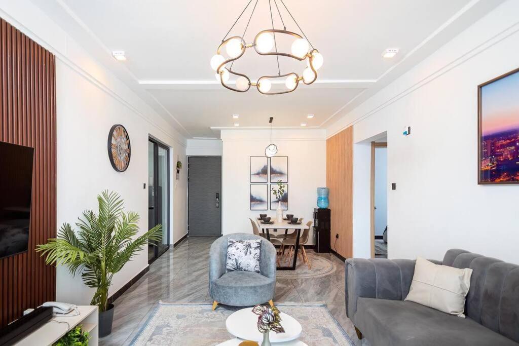 Modern 2-bed apartment with pool ,Yaya Centre view 4