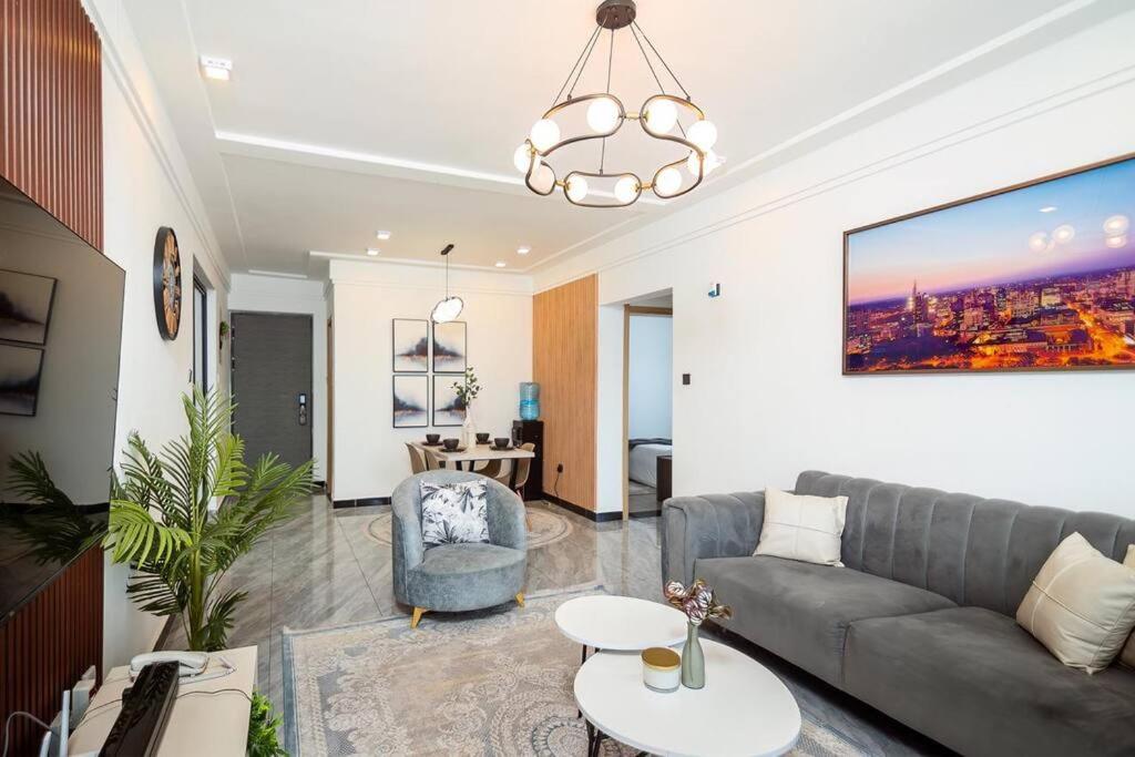 Modern 2-bed apartment with pool ,Yaya Centre view 5