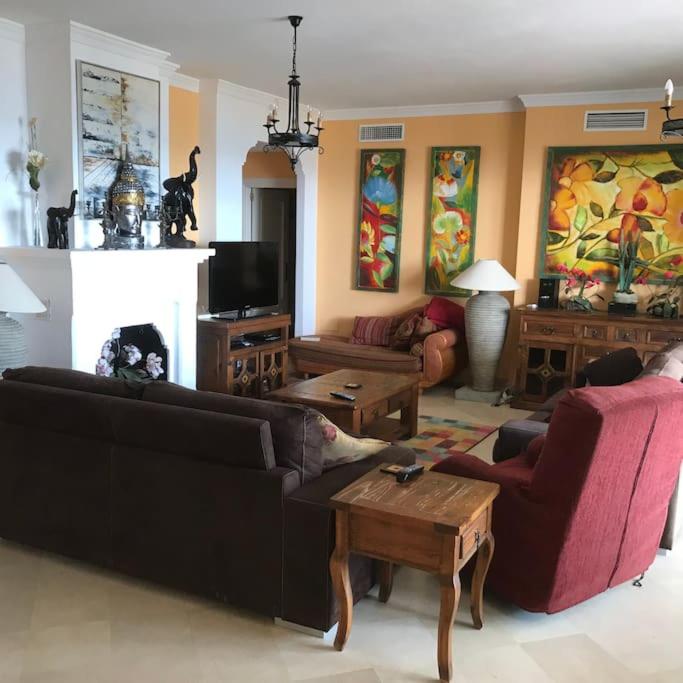 La Perla Beachfront 3 bed Apartment Casares Costa