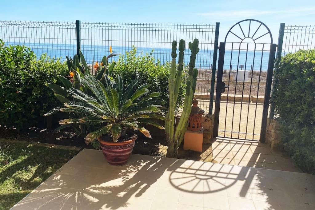 La Perla Beachfront 3 bed Apartment Casares Costa