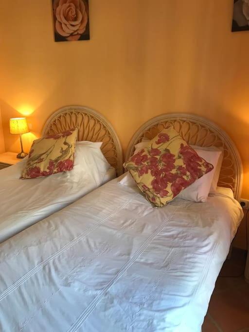 La Perla Beachfront 3 bed Apartment Casares Costa