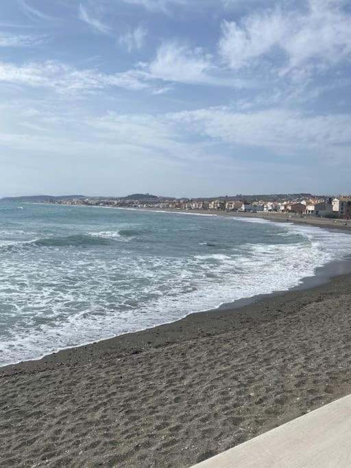 La Perla Beachfront 3 bed Apartment Casares Costa
