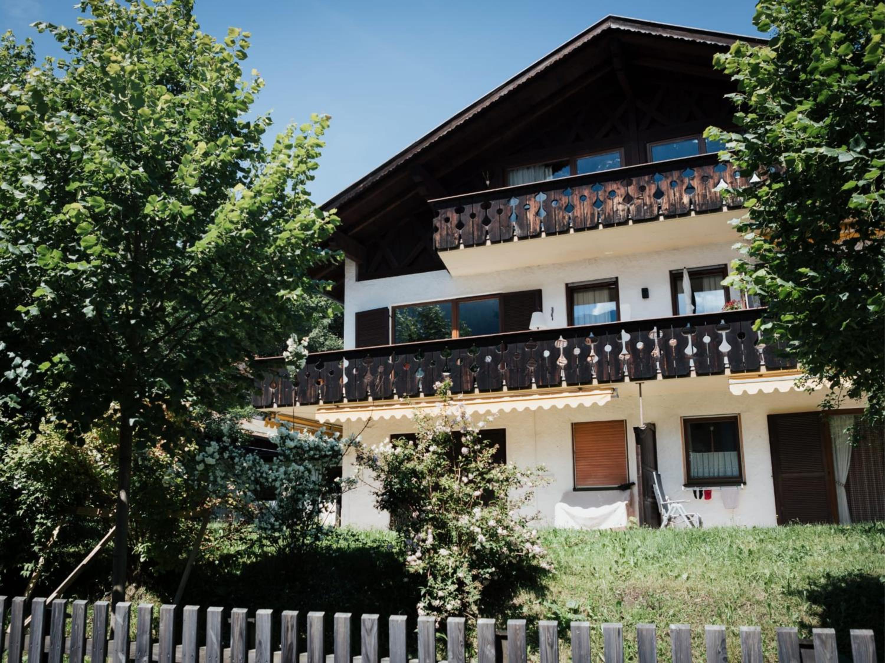 Die Karwendelsuite - 5 Sterne FeWo mit bestem Bergblick, zentrumsnah & ruhig gelegen, familienfreundlich