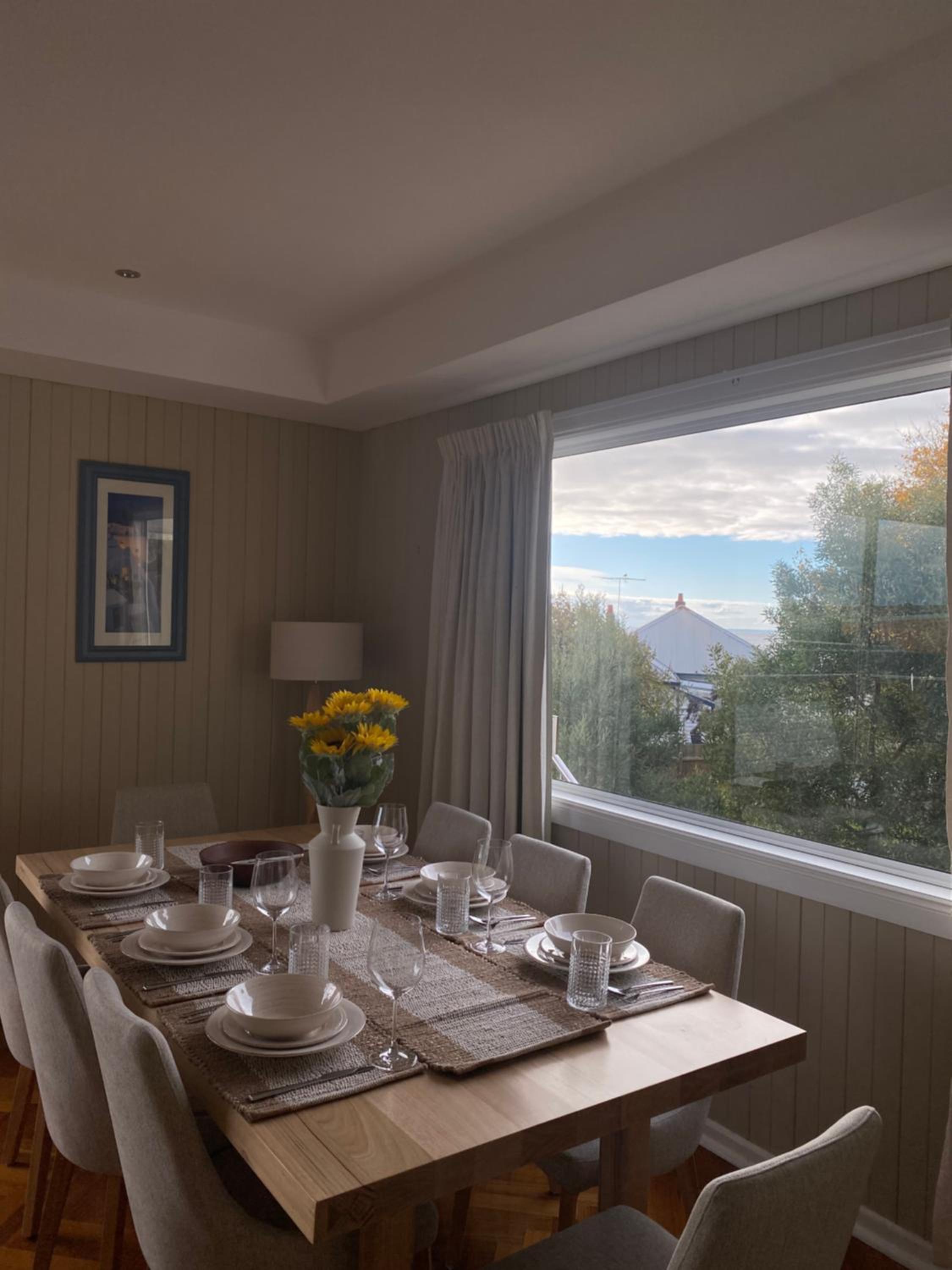 AMAZING location! 1 min stroll to Beach & Sea Views!