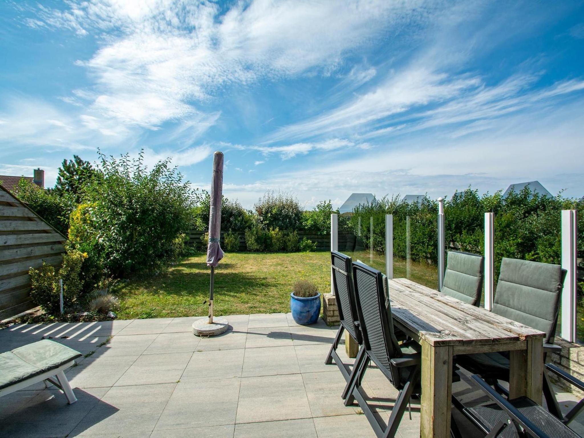 Exquisite villa beachside with pool view 2