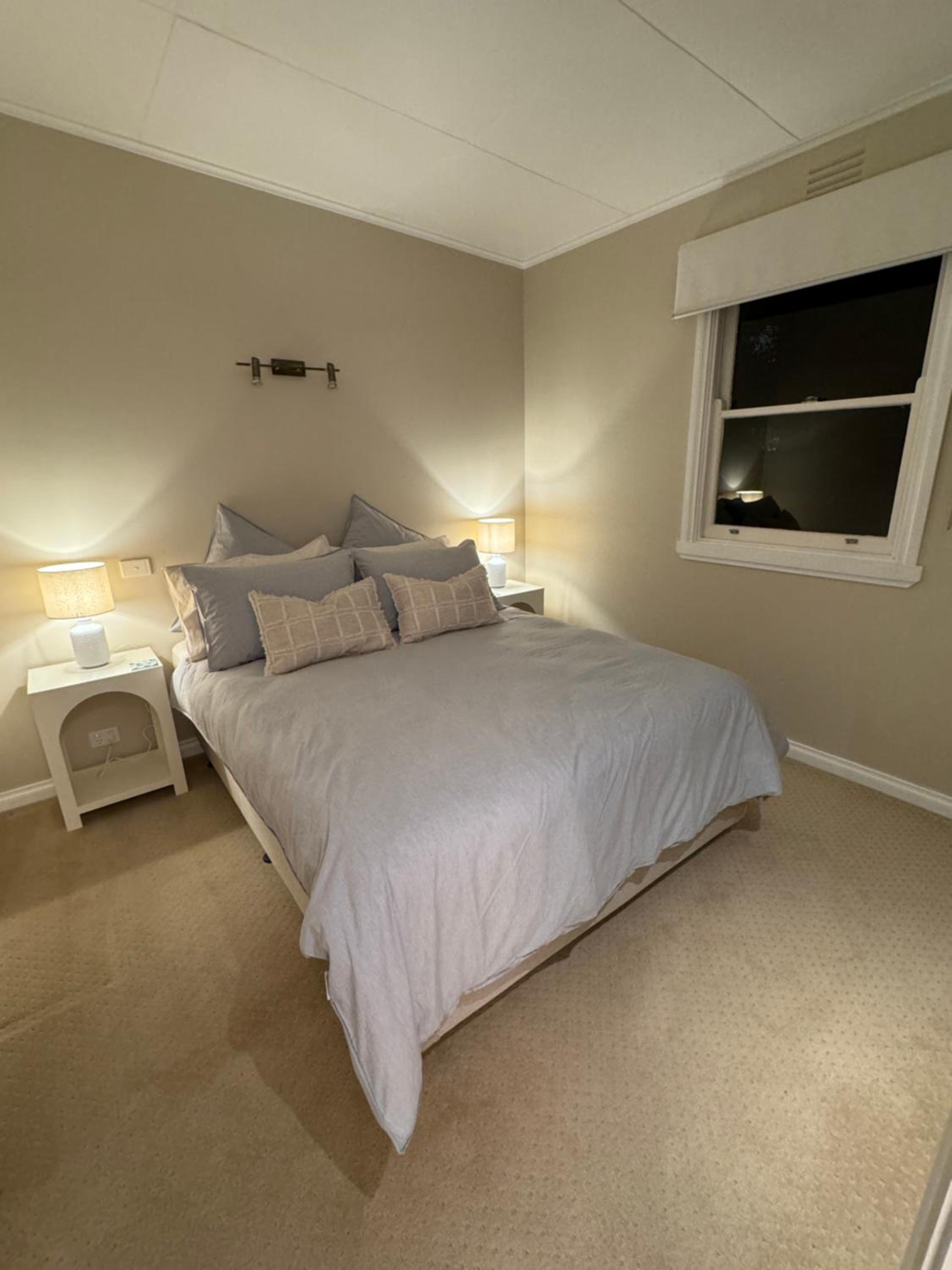 AMAZING location! 1 min stroll to Beach & Sea Views!