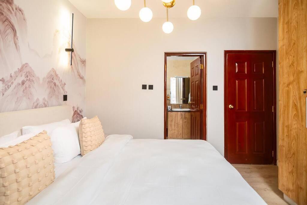 Modern Executive Luxury Suite near GTC Westlands view 4