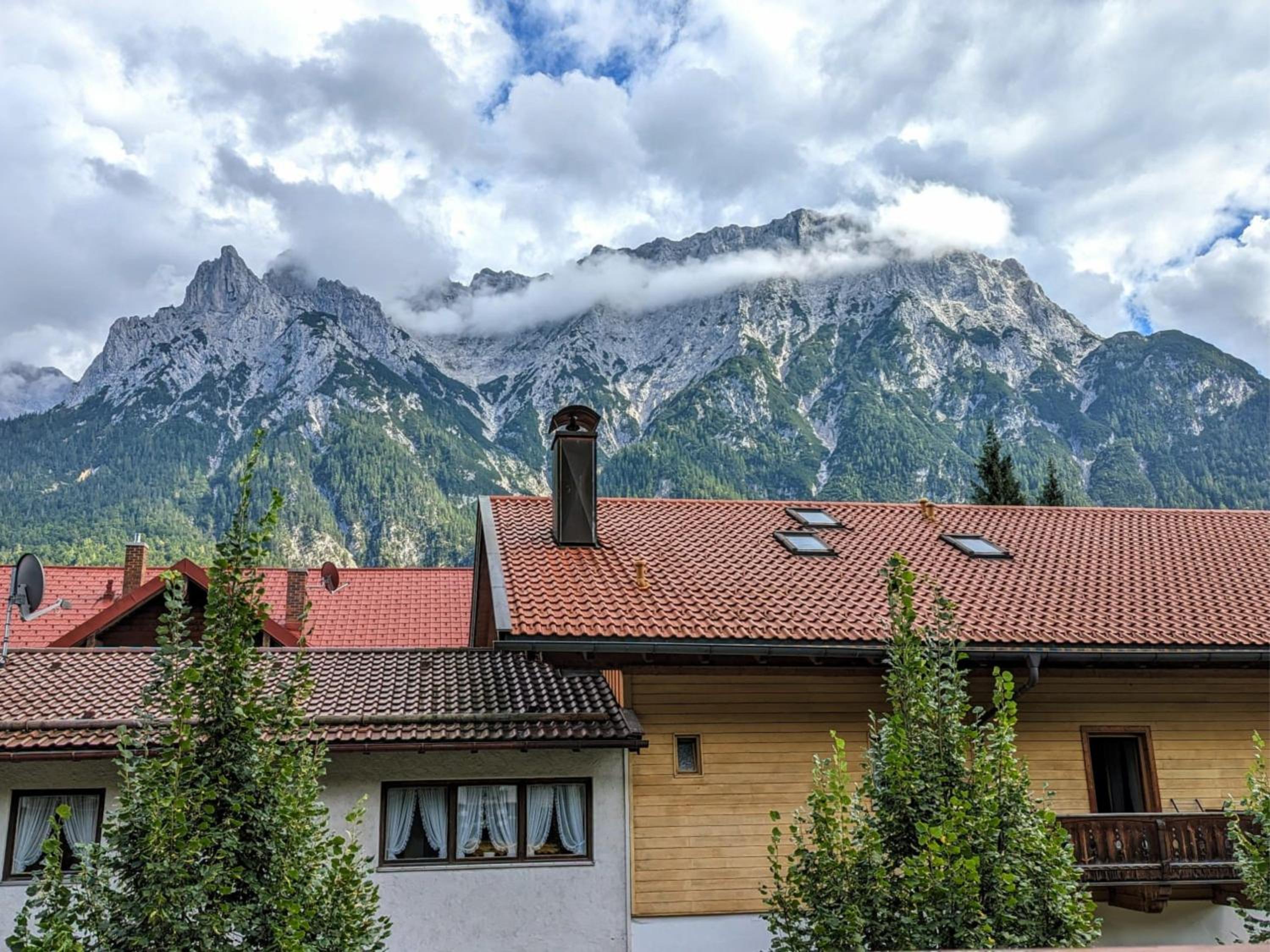 Die Karwendelsuite - 5 Sterne FeWo mit bestem Bergblick, zentrumsnah & ruhig gelegen, familienfreundlich