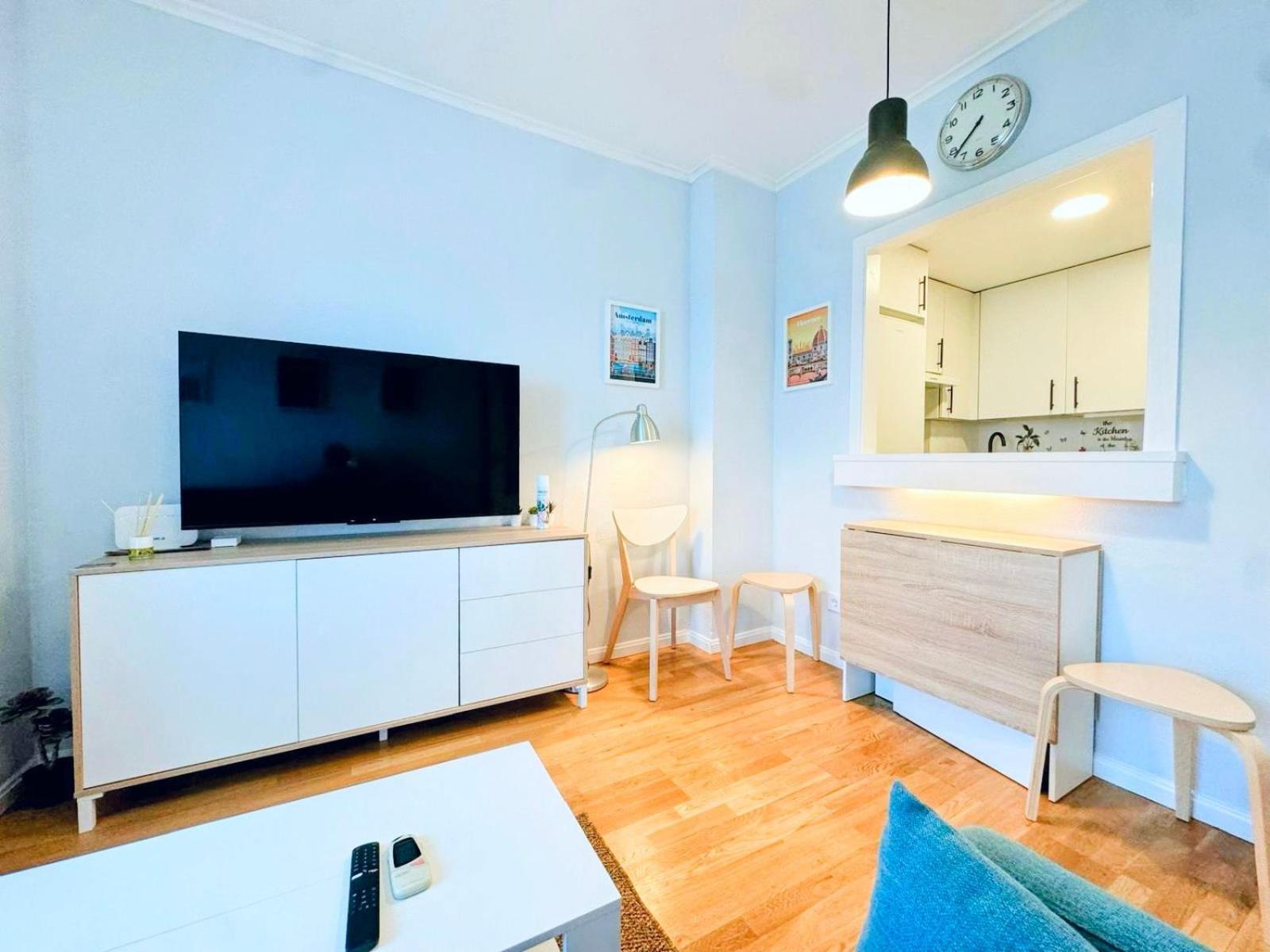 Airport Madrid Plenilunio Suites Green by beBalmy