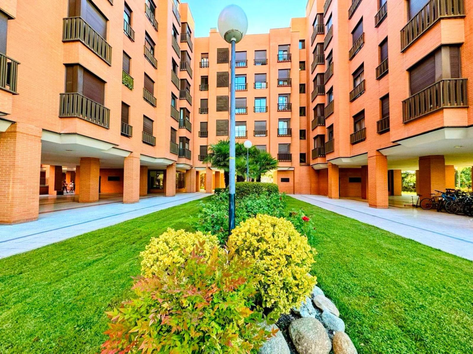 Airport Madrid Plenilunio Suites Green by beBalmy