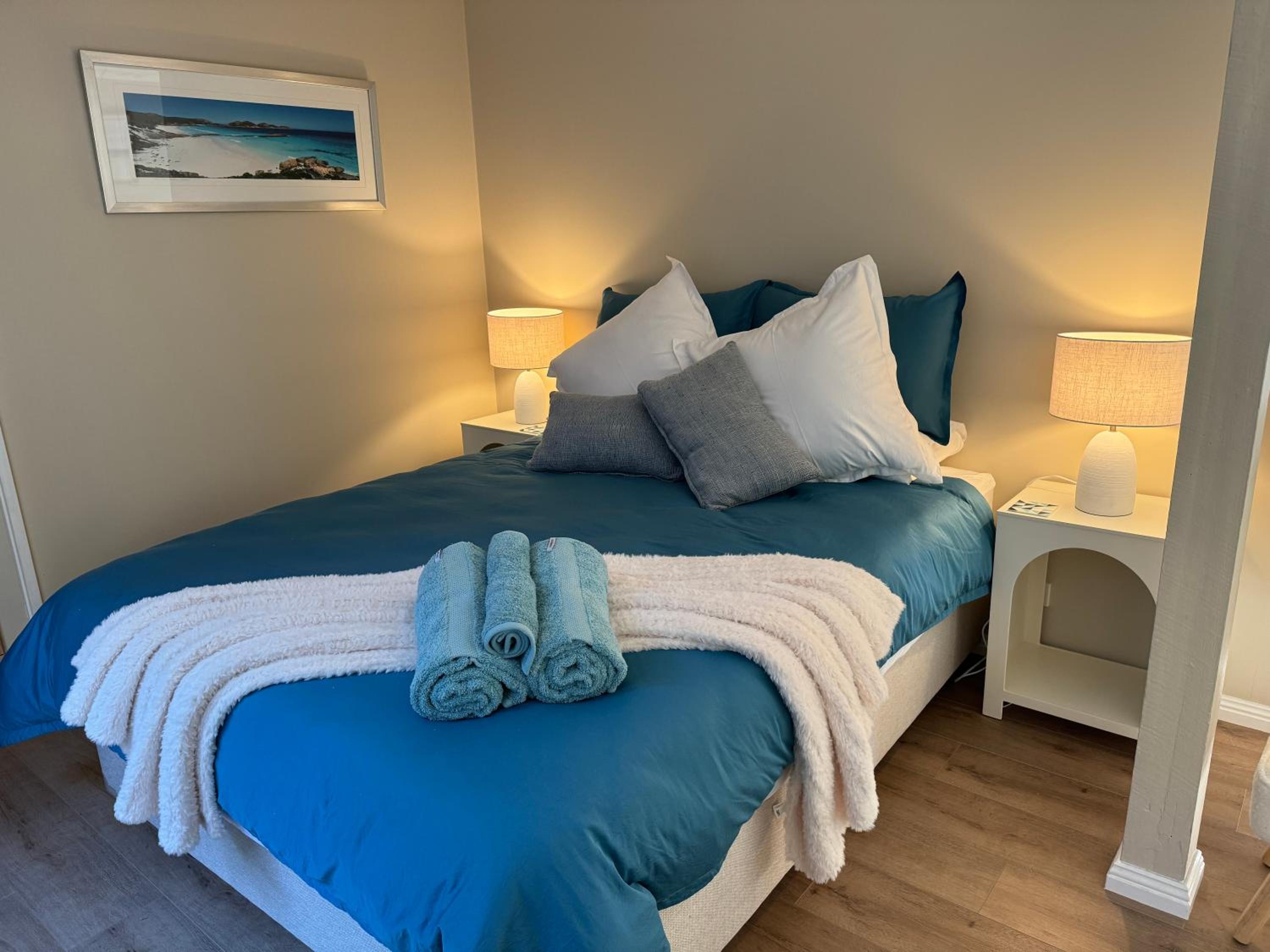 AMAZING location! 1 min stroll to Beach & Sea Views!