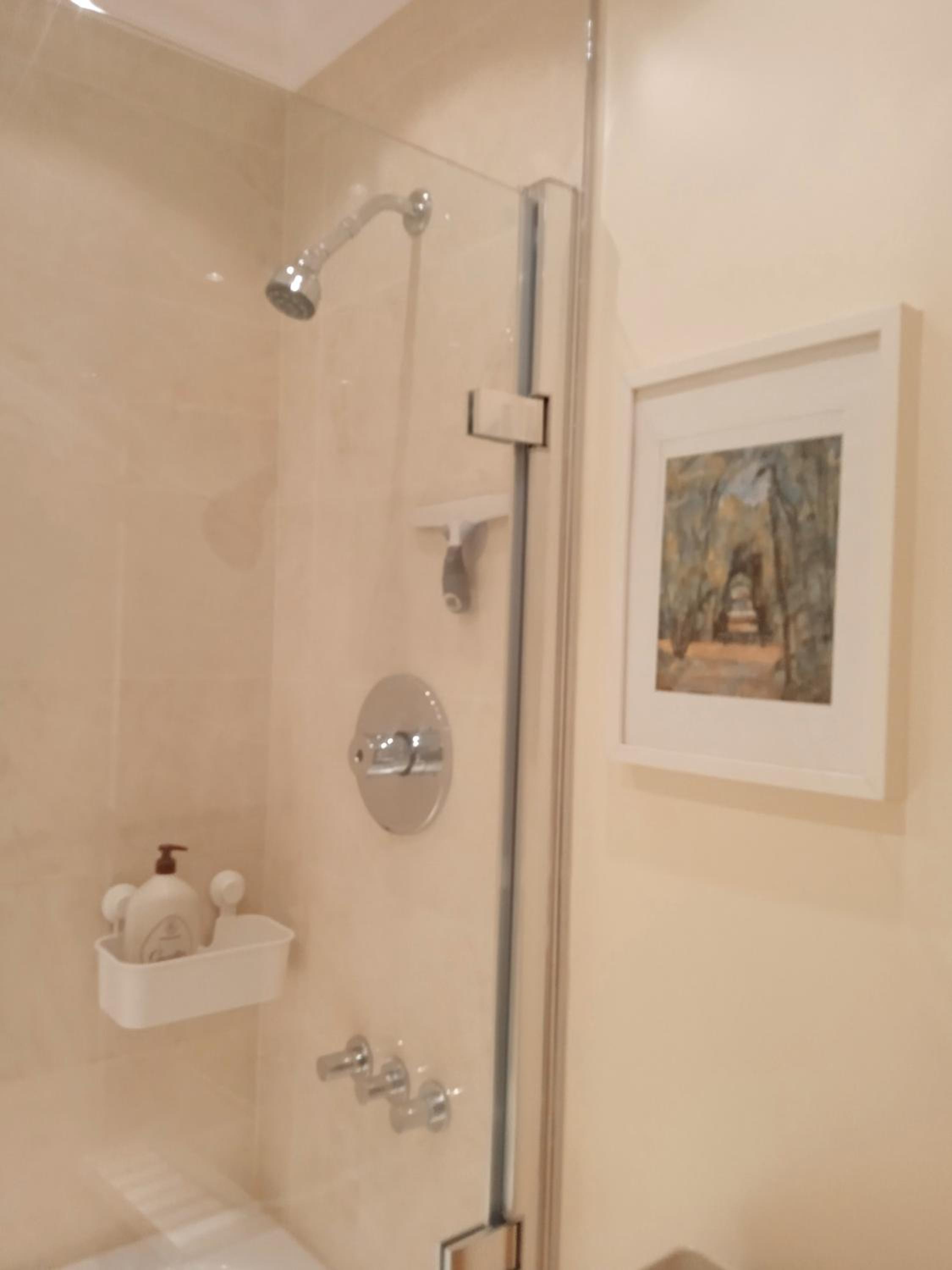 Beautiful apartment in Kew, Richmond London with Free Underground Parking Balcony