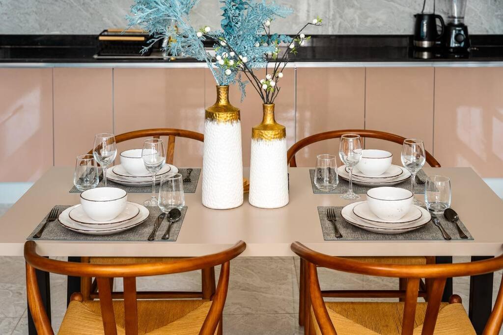 Modern 2 bedroom Luxury apartment, prime nyali spot view 3