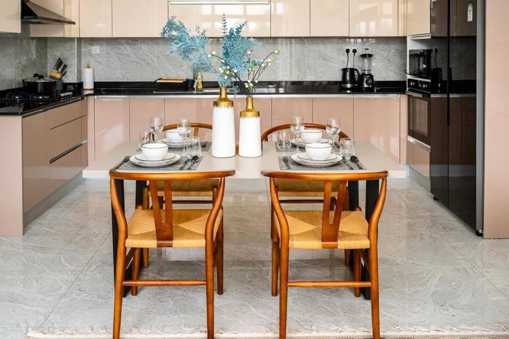 Modern 2 bedroom Luxury apartment, prime nyali spot view 4