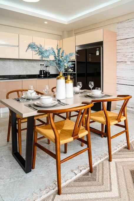 Modern 2 bedroom Luxury apartment, prime nyali spot view 5