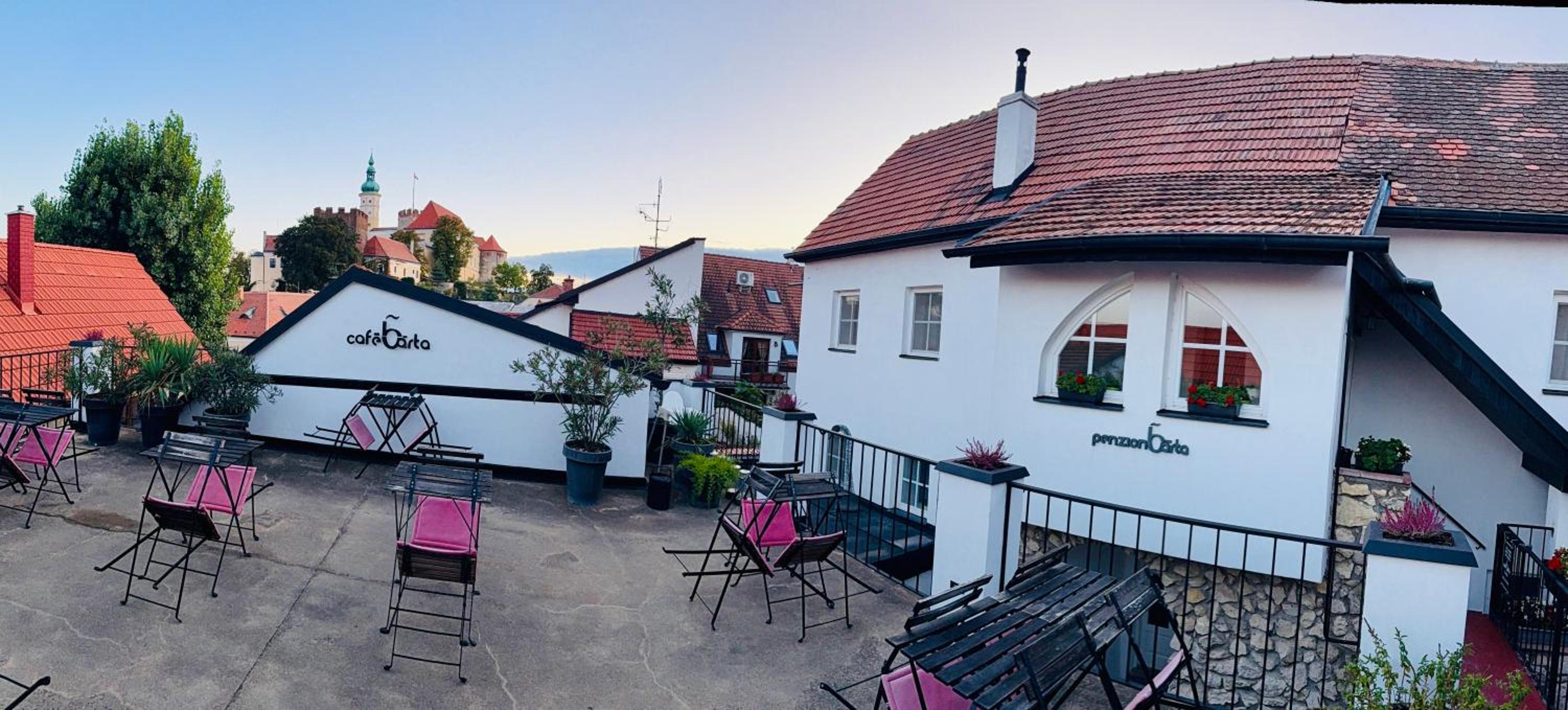 Penzion, vinný sklep a café Bárta