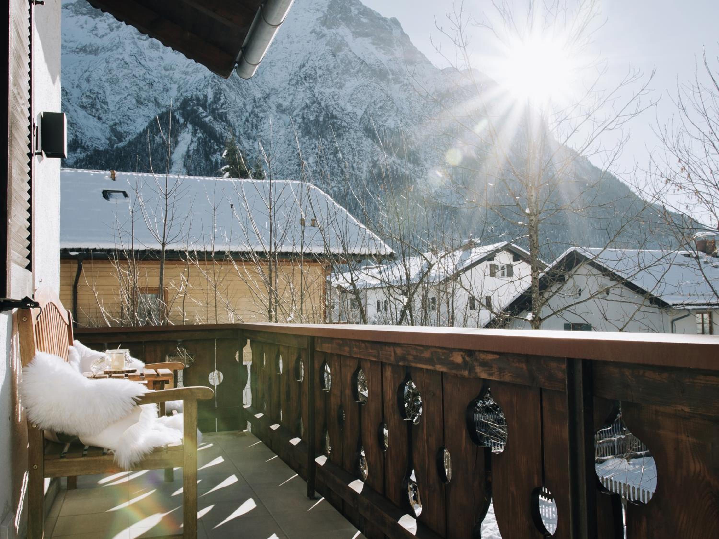 Die Karwendelsuite - 5 Sterne FeWo mit bestem Bergblick, zentrumsnah & ruhig gelegen, familienfreundlich