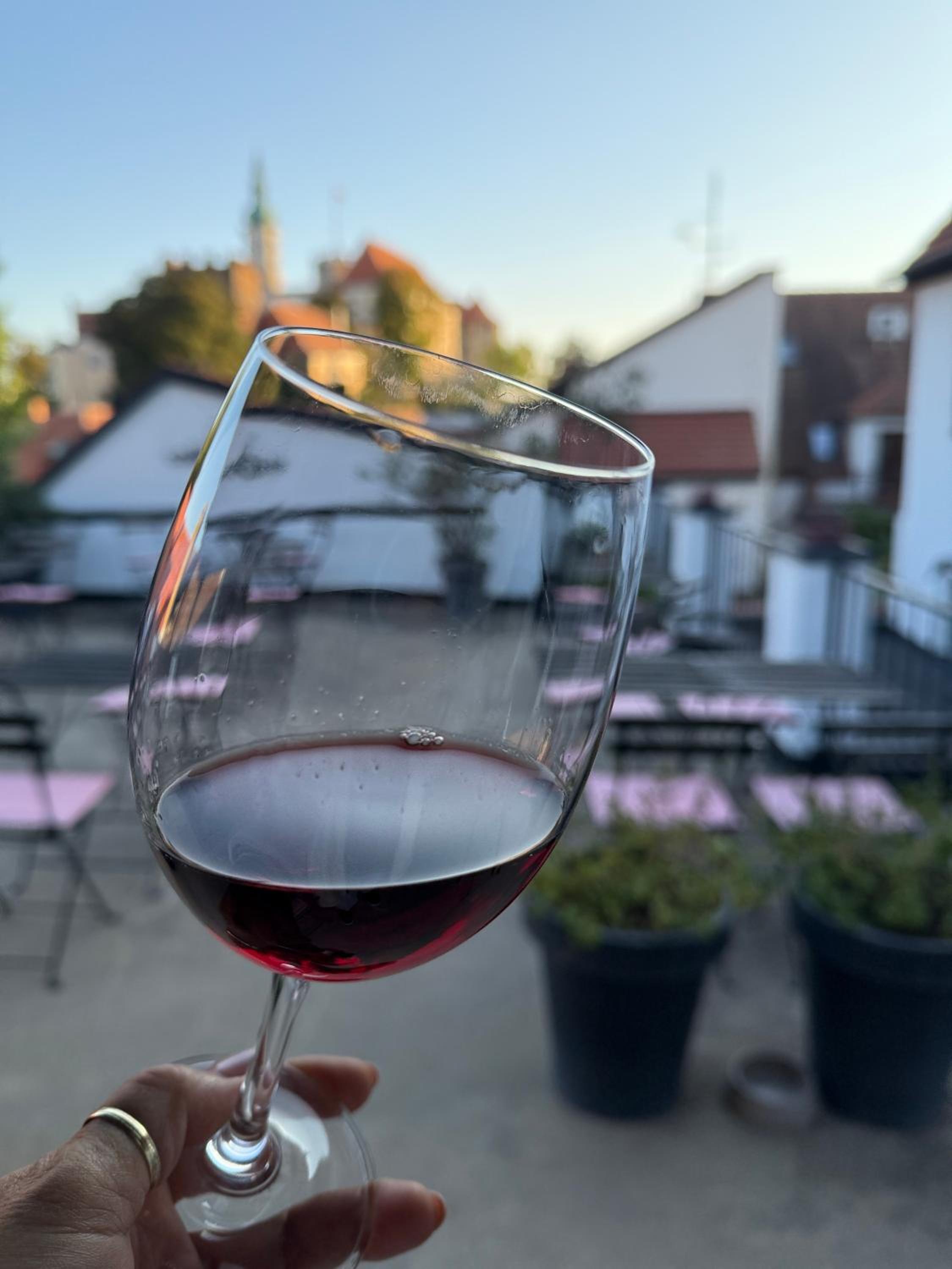 Penzion, vinný sklep a café Bárta
