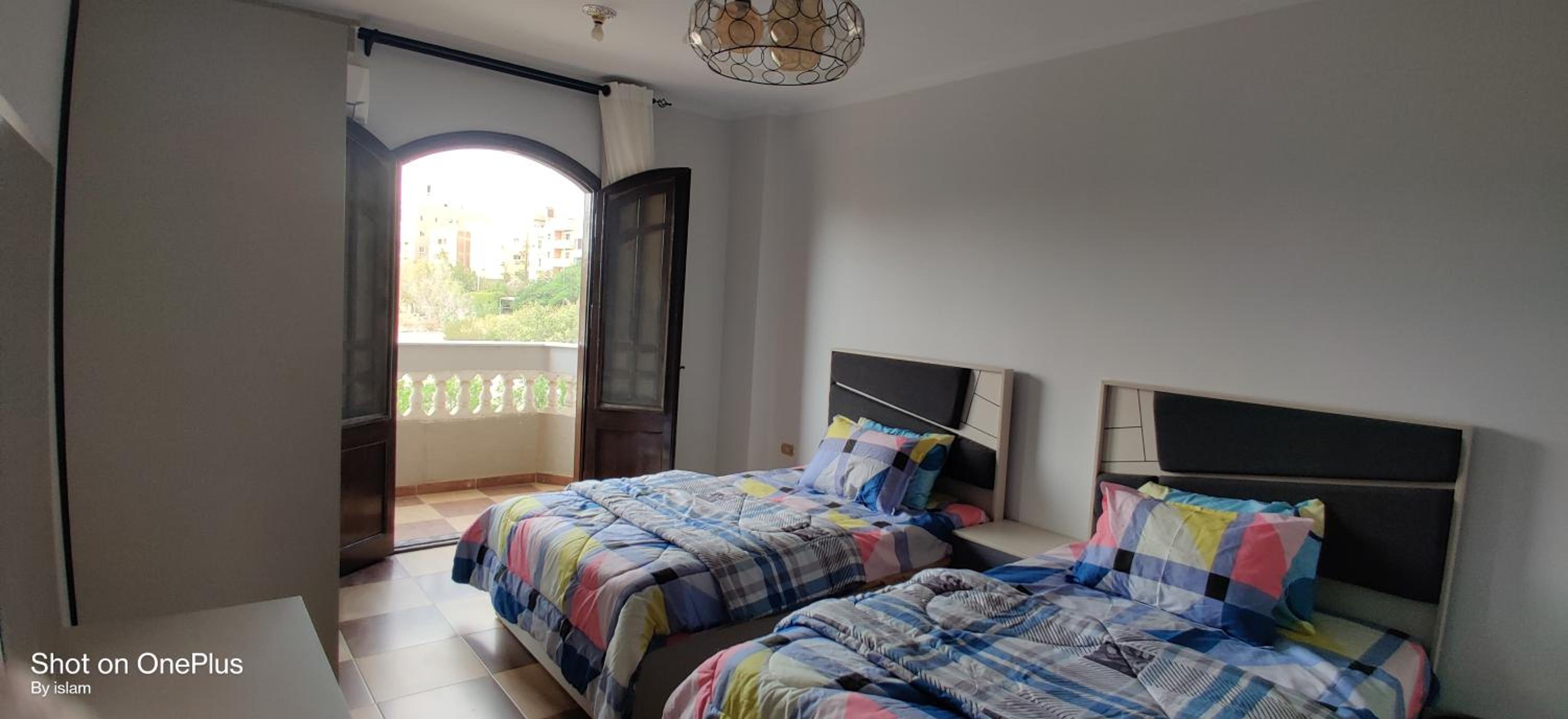 Bright Cozy Apt For Family Only view 2
