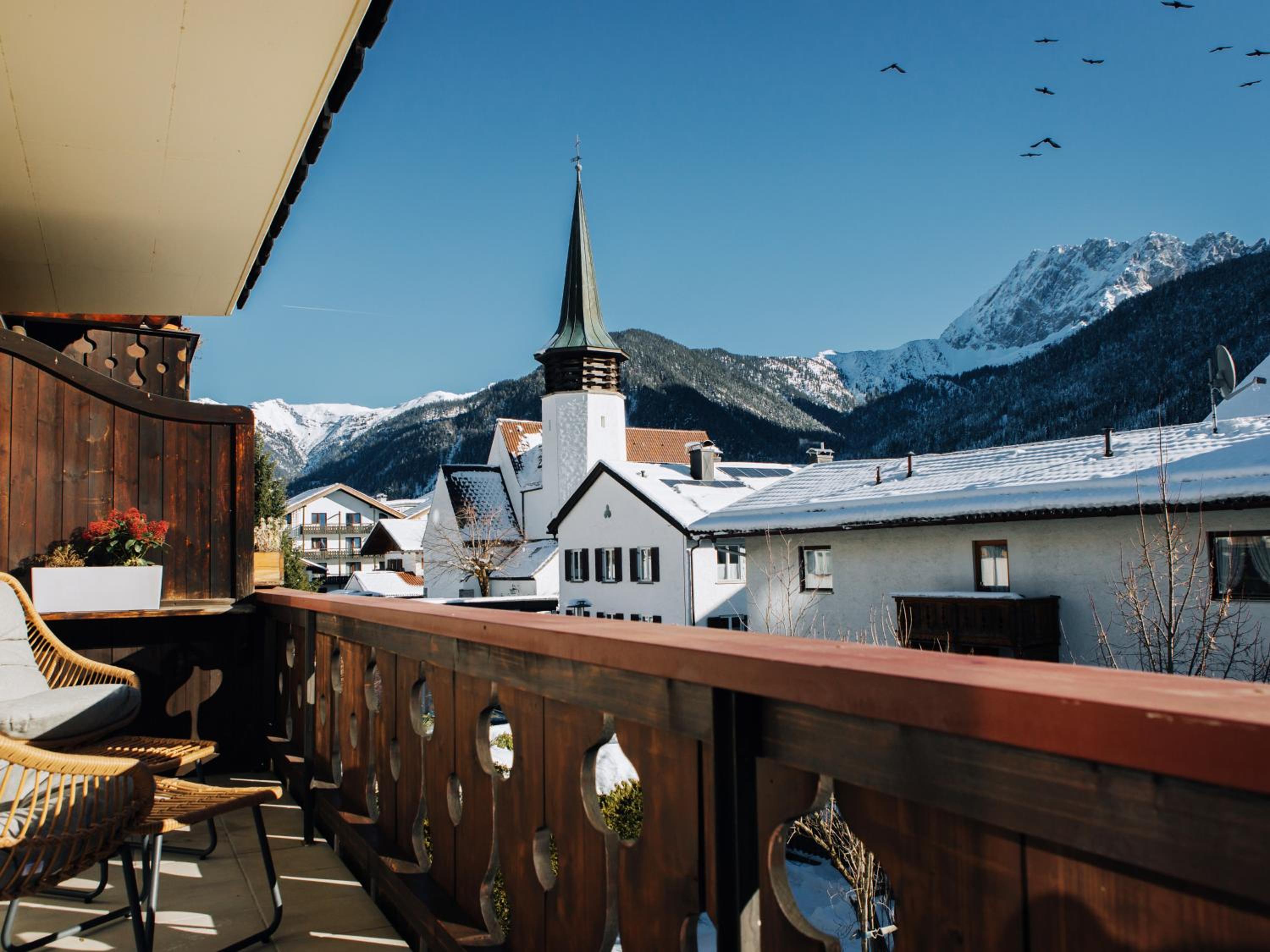 Die Karwendelsuite - 5 Sterne FeWo mit bestem Bergblick, zentrumsnah & ruhig gelegen, familienfreundlich