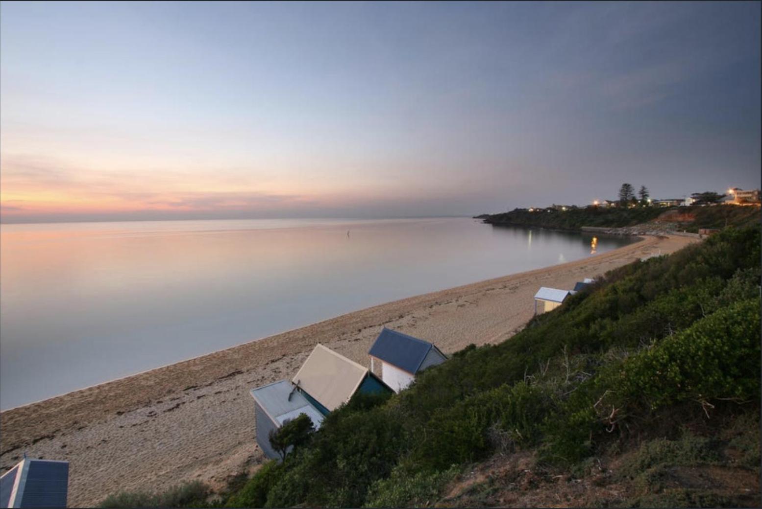 AMAZING location! 1 min stroll to Beach & Sea Views!