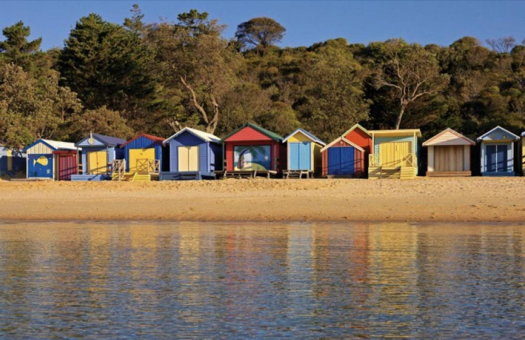 AMAZING location! 1 min stroll to Beach & Sea Views!