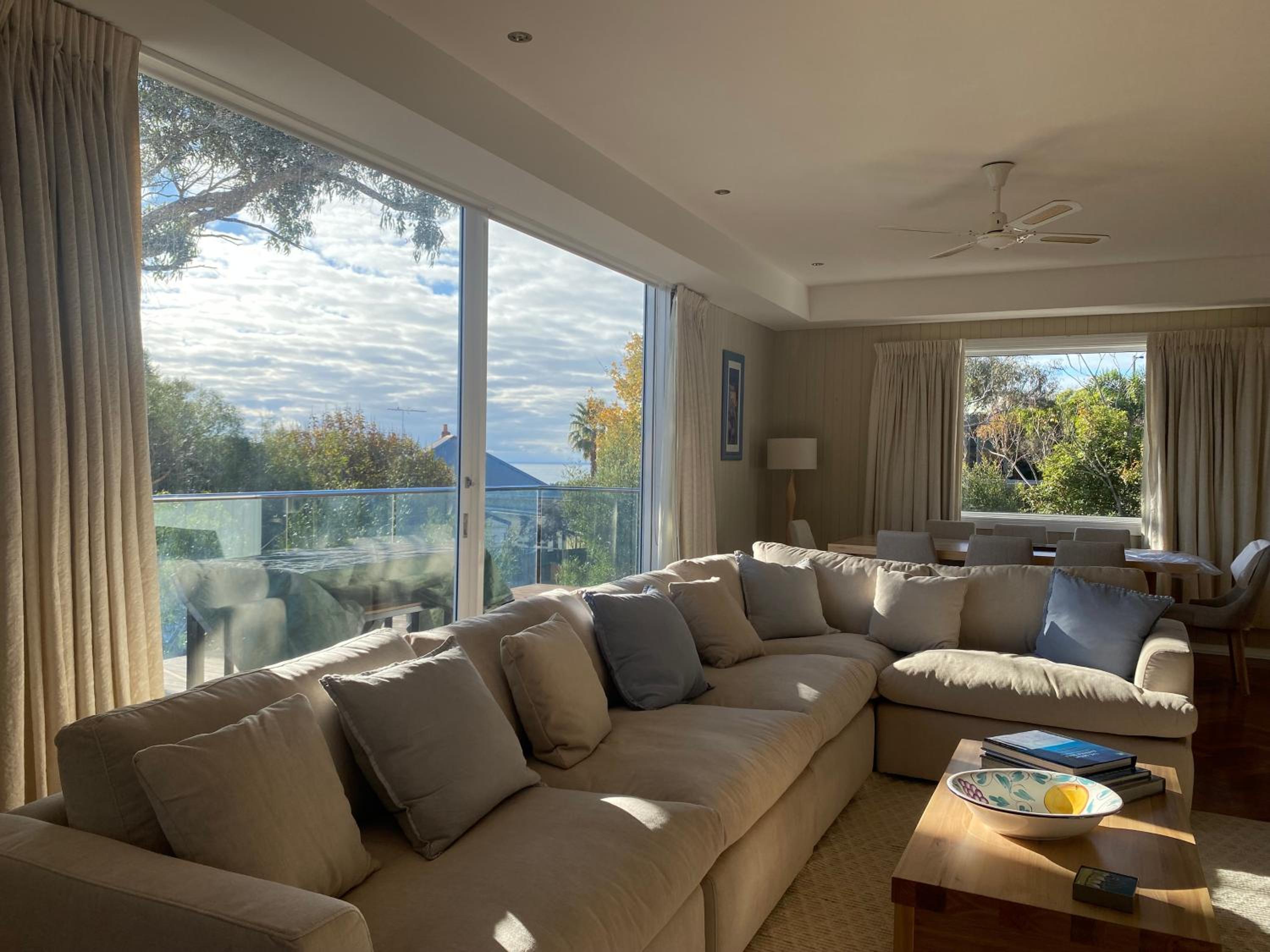 AMAZING location! 1 min stroll to Beach & Sea Views!