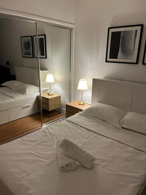 spacious 2 bed 2 bathroom unit in heart Toowong