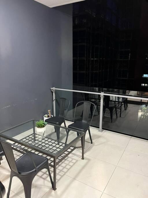 spacious 2 bed 2 bathroom unit in heart Toowong