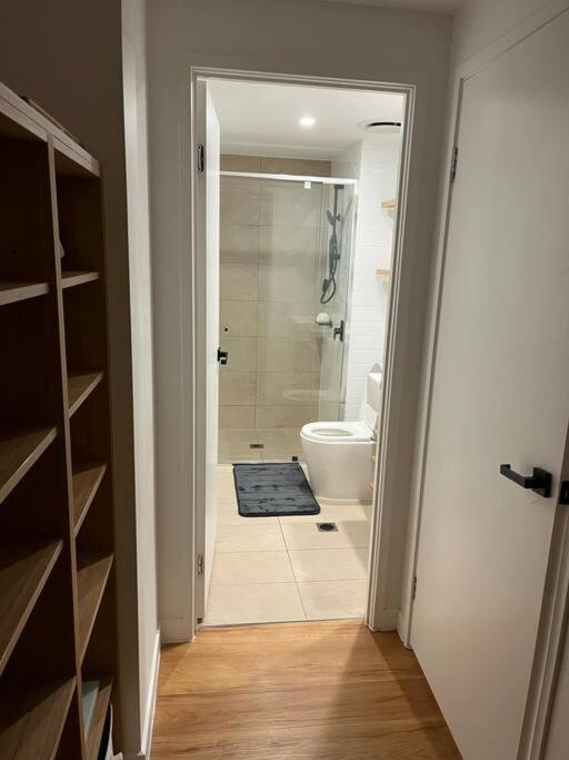 spacious 2 bed 2 bathroom unit in heart Toowong