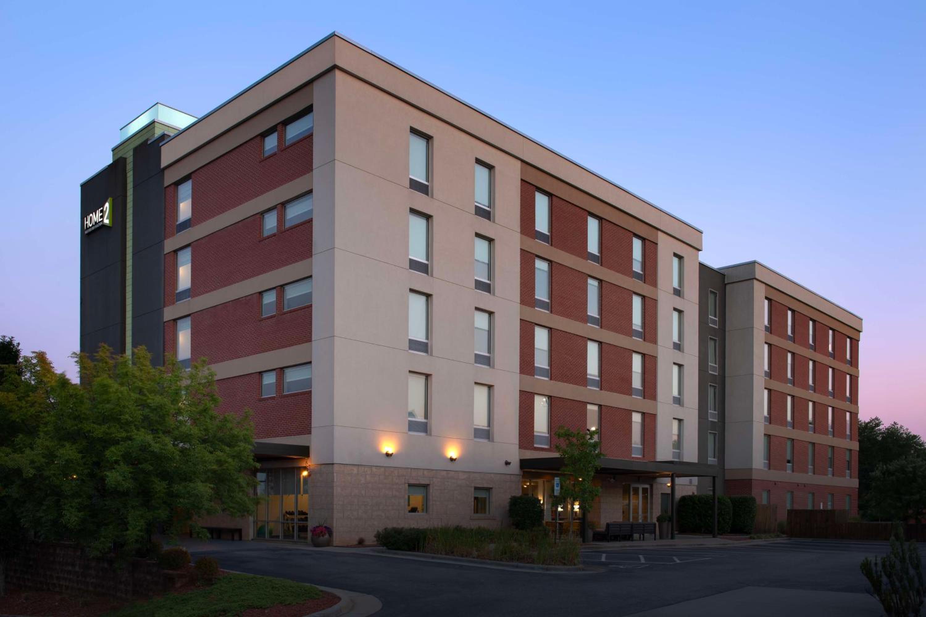 Hotel Home2 Suites by Hilton Greensboro Airport, NC - Image 1