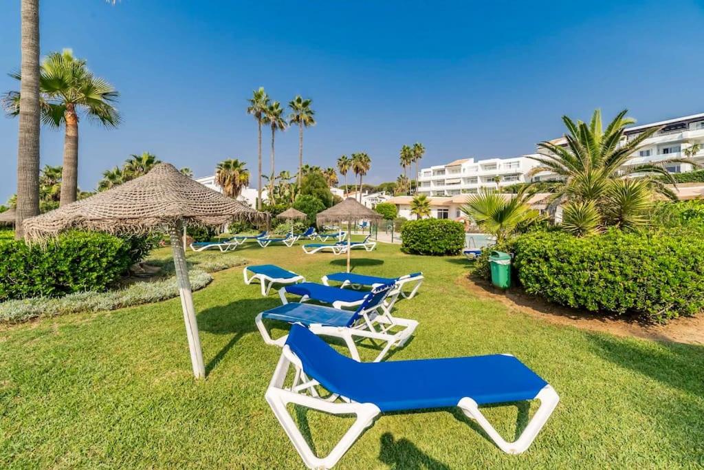 122-Luxury Beachfront Apartment, Views and Pool photo 2