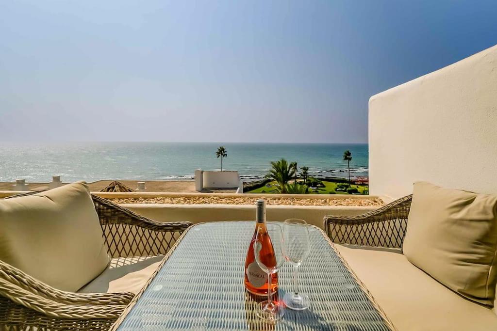 122-Luxury Beachfront Apartment, Views and Pool photo 4